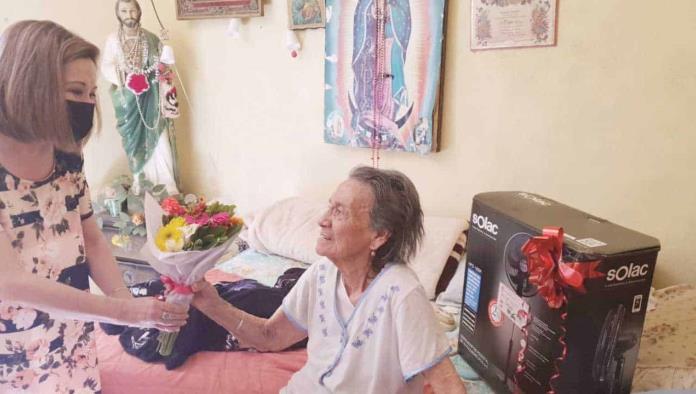 Reconoce el DIF a mamás de oro Reconoce el DIF a mamás de oro