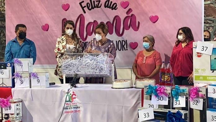 Rifan regalos a las madres Rifan regalos a las madres