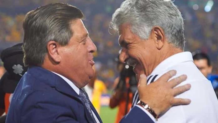 Miguel Herrera es nuevo entrenador de Tigres; firma por dos años Miguel Herrera es nuevo entrenador de Tigres; firma por dos años