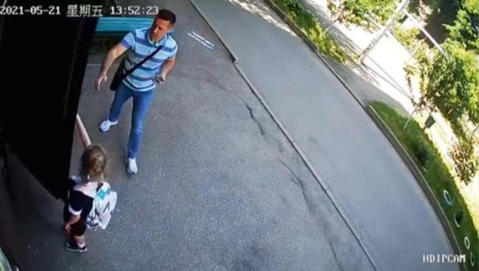 Pedófilo siguió a niña hasta su casa, ella logró escapar (video) Pedófilo siguió a niña hasta su casa, ella logró escapar (video)