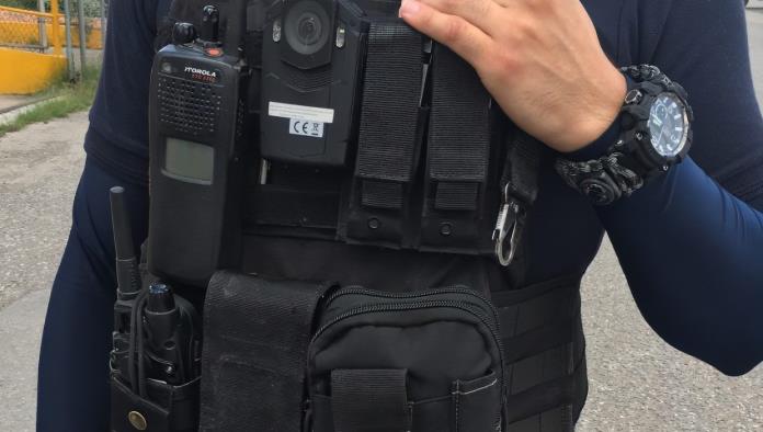 Múzquiz: Entregan cámaras de solapa a Policías