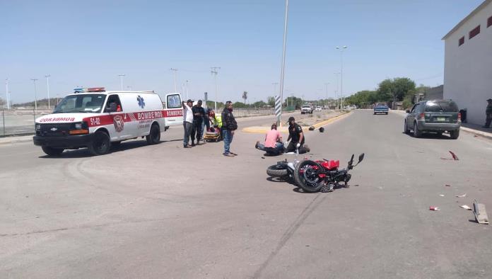 Siguen graves motociclistas en hospital