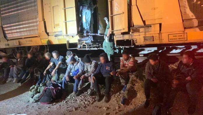 Encuentran a 50 migrantes en Eagle Pass