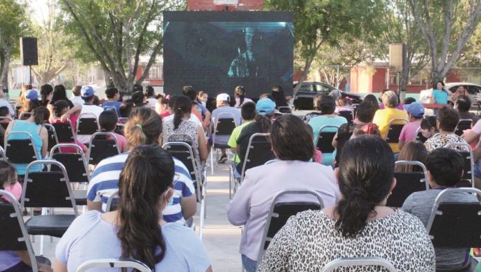 San Buenaventura: Lleva Hugo cine a niños en colonias