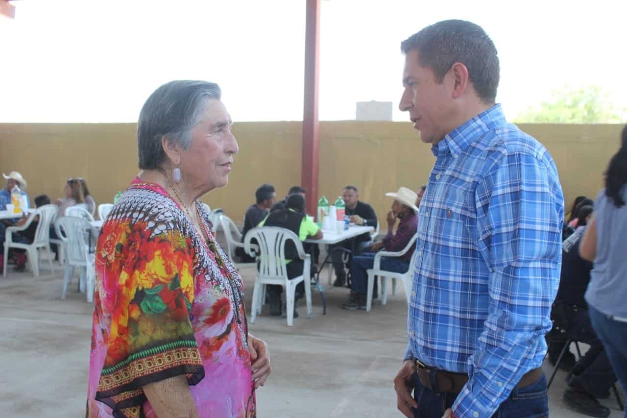 San Buenaventura: Sigue Hugo Lozano cercano al pueblo