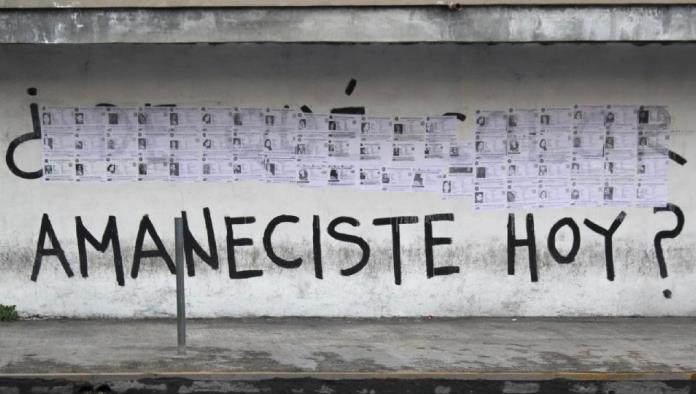 Tapizan paredes de Monterrey con fotos de mujeres desaparecidas