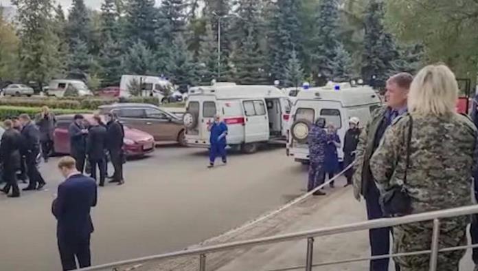 Hombre asesina a una maestra y dos niños en guardería en Rusia
