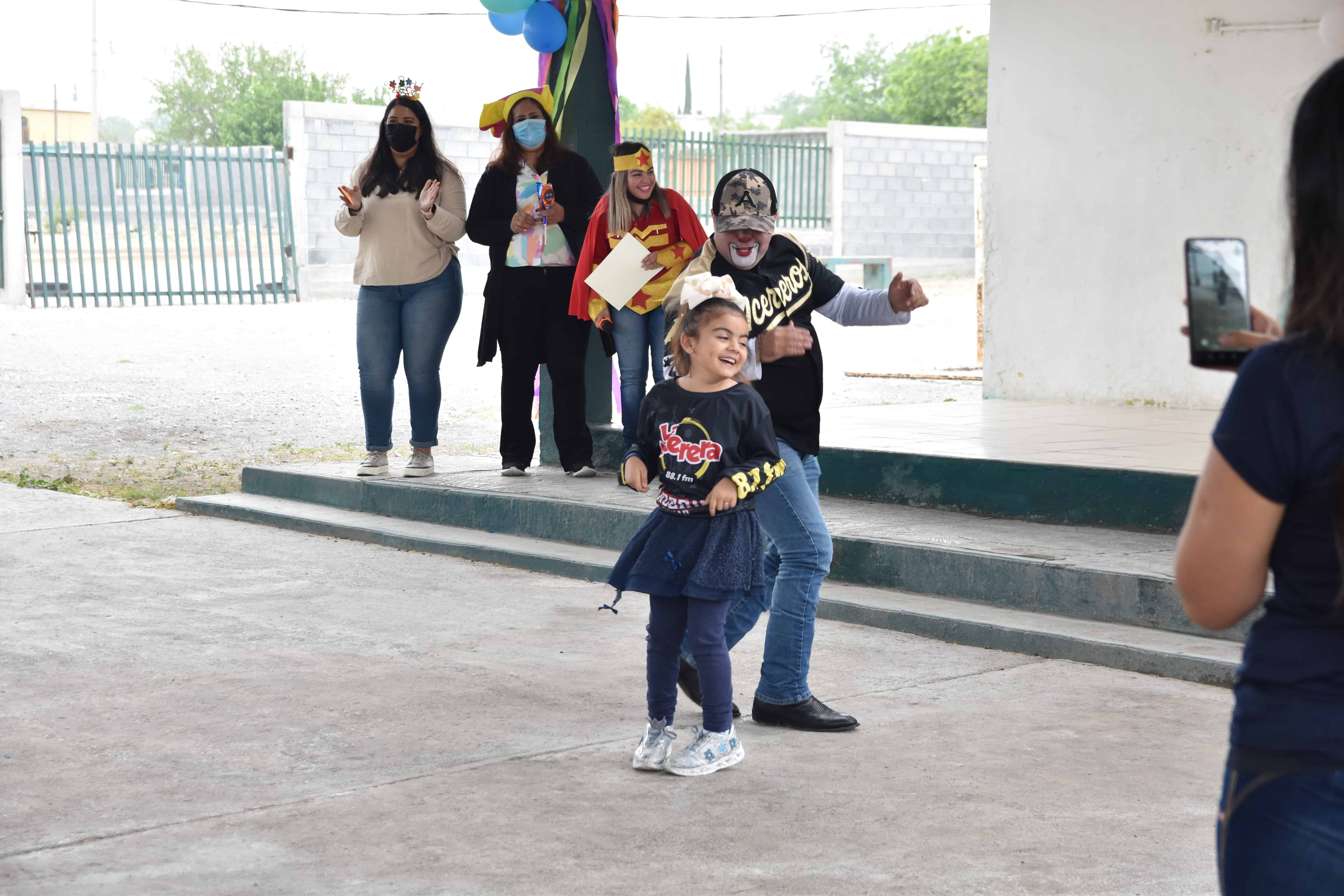 Castaños: Lleva GIK alegría a escuela