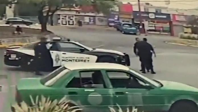 Policías de Monterrey se agarran a golpes entre ellos