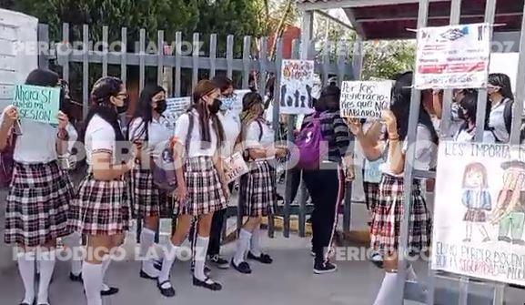 Denuncian alumnas de CecyTec Monclova a tres maestros acosadores
