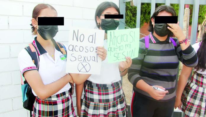 Protesta alumnas  por acoso sexual 