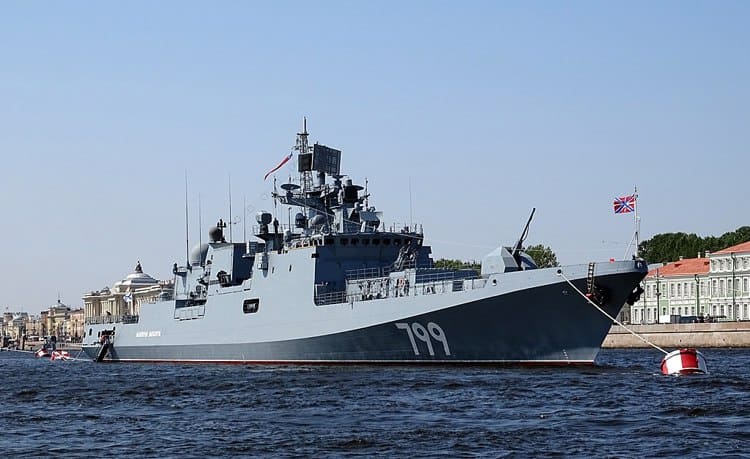 Ucrania logra incendiar otro buque ruso; Fragata Almirante Makarov esta en llamas