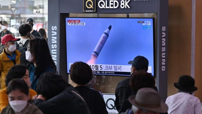 Corea del Norte dispara misil balístico desde un submarino