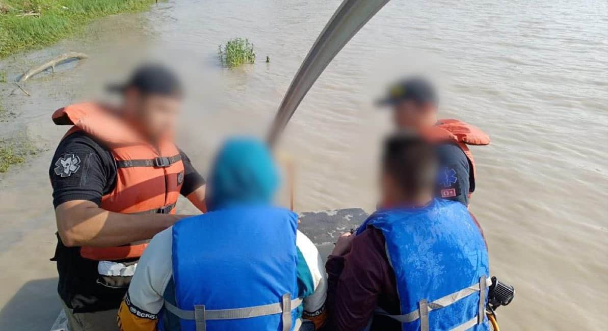 Rescatan a cuatro peruanos