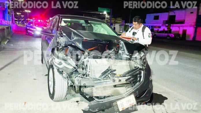 Rebota correlón en troca estacionada Rebota correlón en troca estacionada