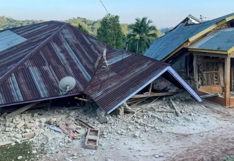 Alerta de tsunami en Indonesia tras fuerte terremoto de 7.7