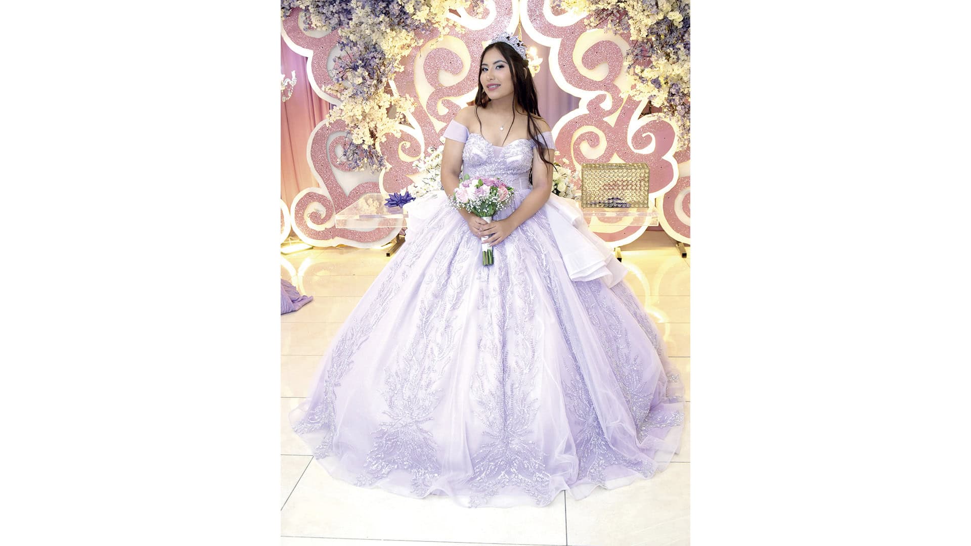 Carolina Zamora y su inolvidable fiesta de XV a&ntilde;os con familiares y amigos