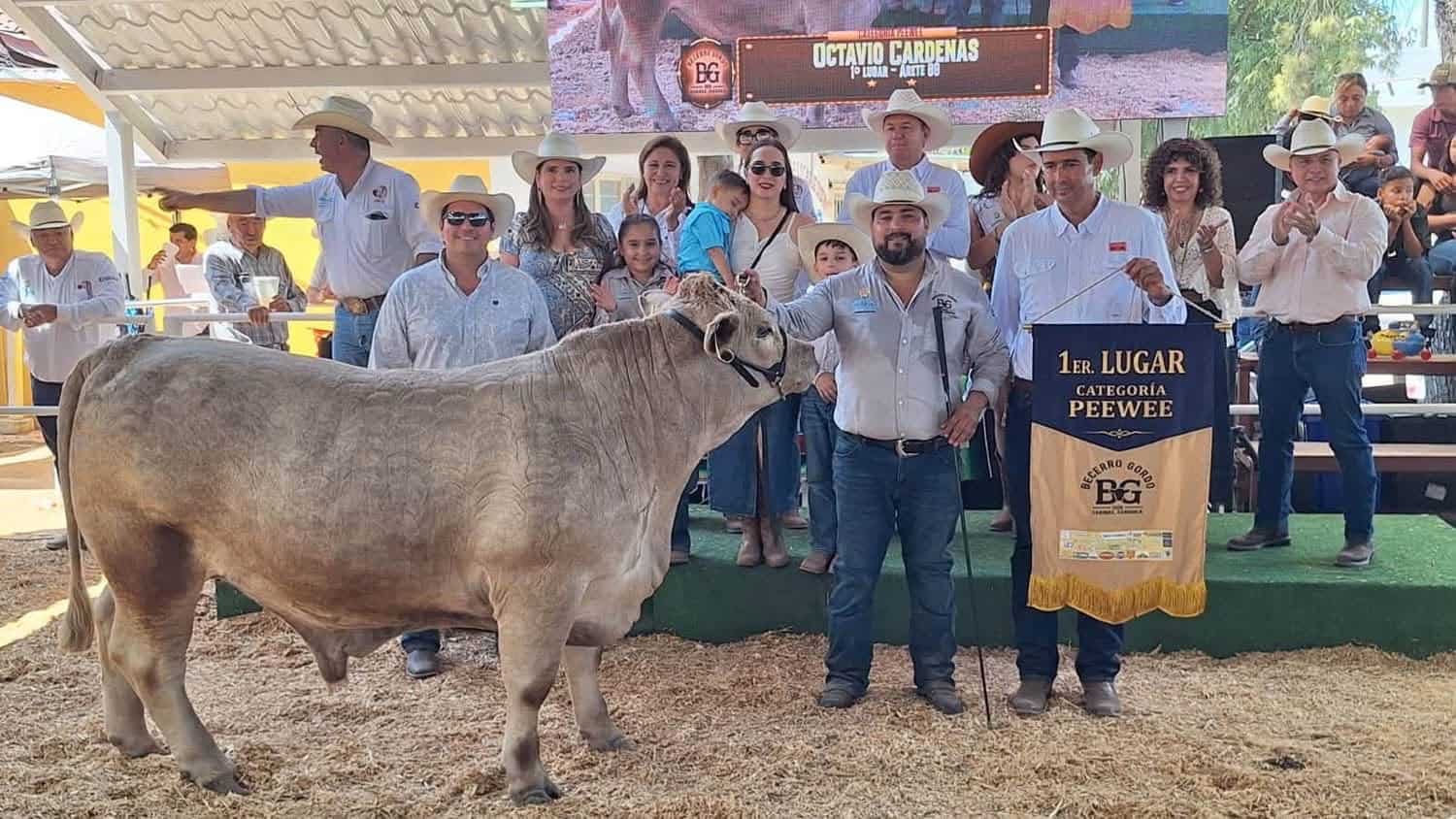 Jes&uacute;s Mar&iacute;a Montemayor destaca en el Concurso del Becerro Gordo en Sabinas