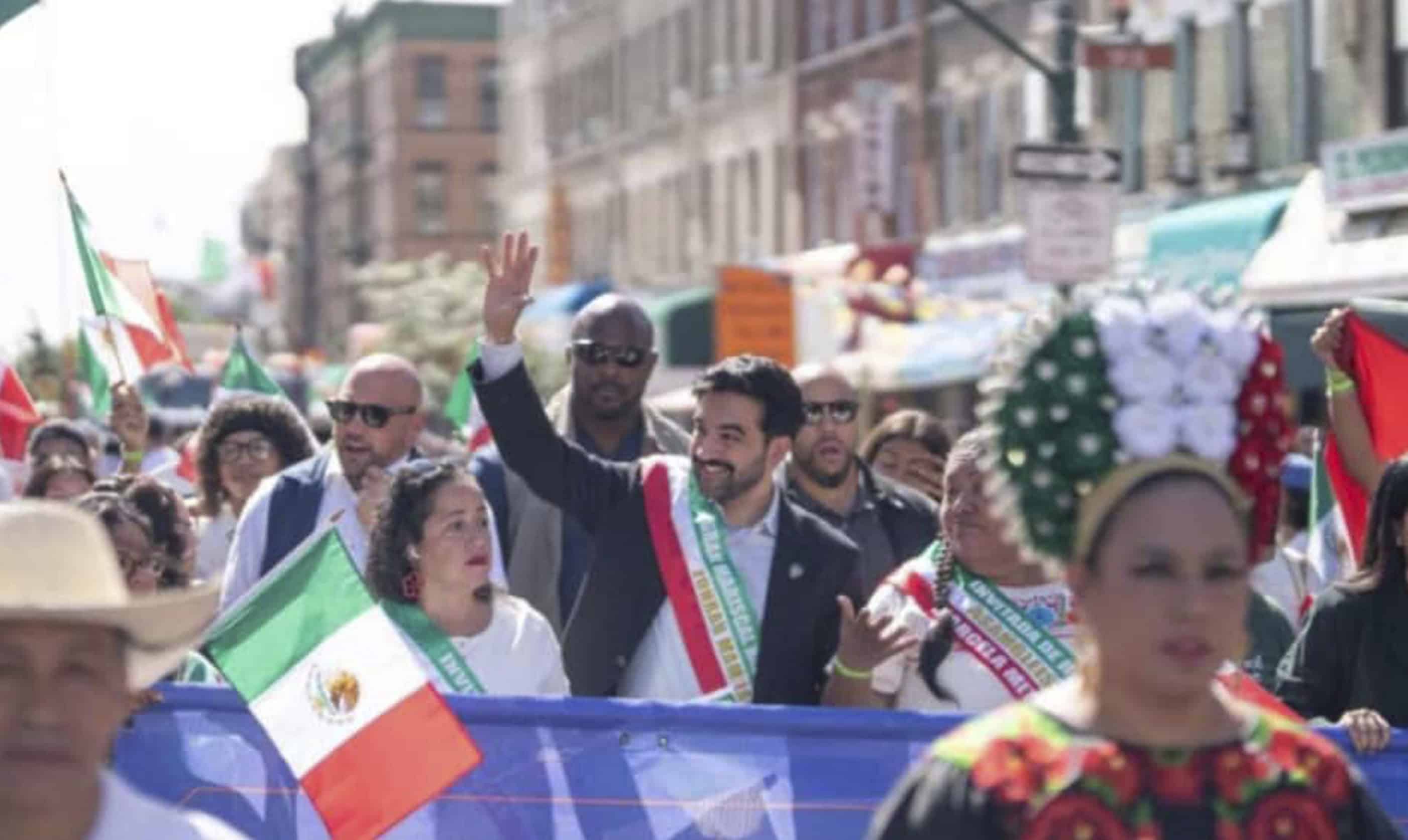 Zohran Mamdani encabeza desfile del D&iacute;a de la Independencia de M&eacute;xico en Nueva York