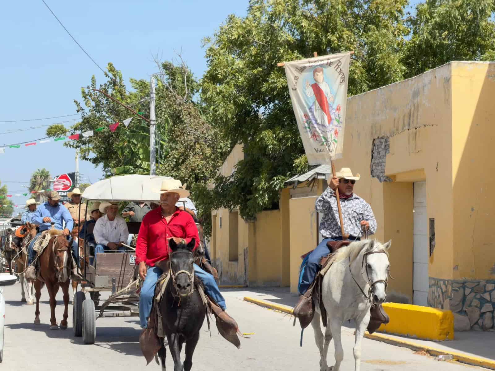 Cabalgata y peregrinaci&oacute;n re&uacute;nen a familias en Villa Uni&oacute;n