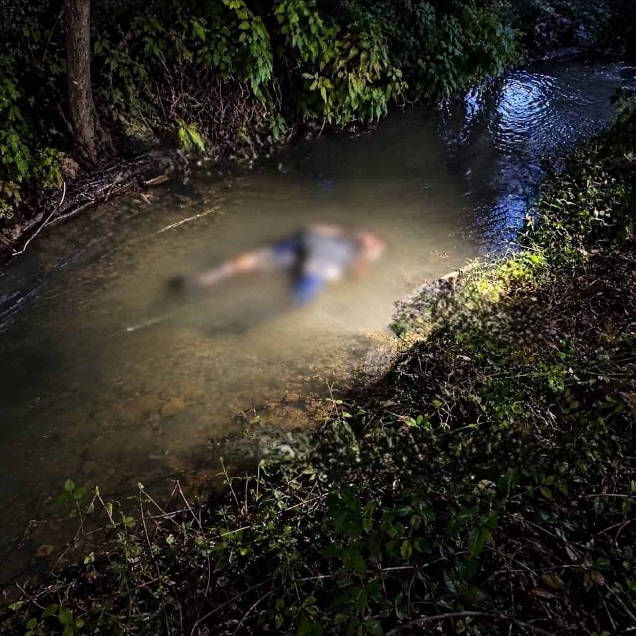 Hallazgo macabro en Zona Centro de Nava: cuerpo descompuesto hallado en acequia