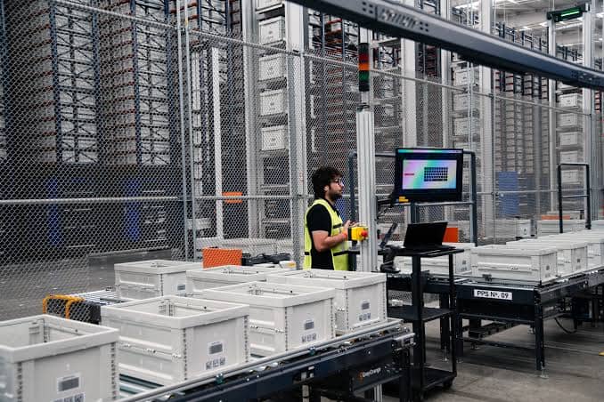 Empresas en M&eacute;xico no reportan cambios laborales por IA: Banxico
