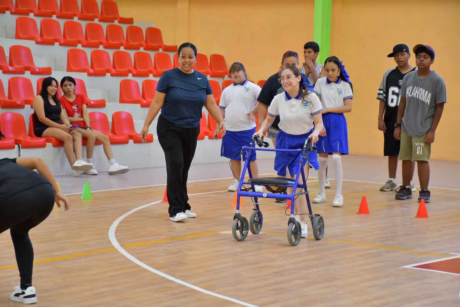 Ni&ntilde;os con discapacidad disfrutan jornada de deporte en Nava