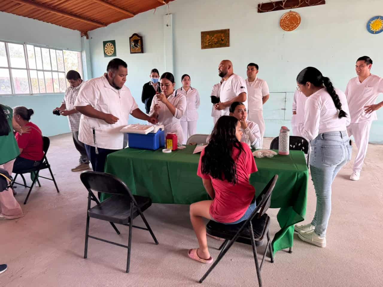 Llevan brigada de salud a la delegaci&oacute;n Venustiano Carranza en Nava