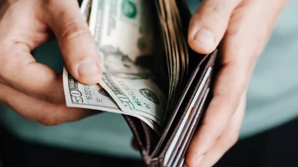 D&oacute;lar en Ciudad de M&eacute;xico supera 17.40 unidades: impacto en el mercado cambiario