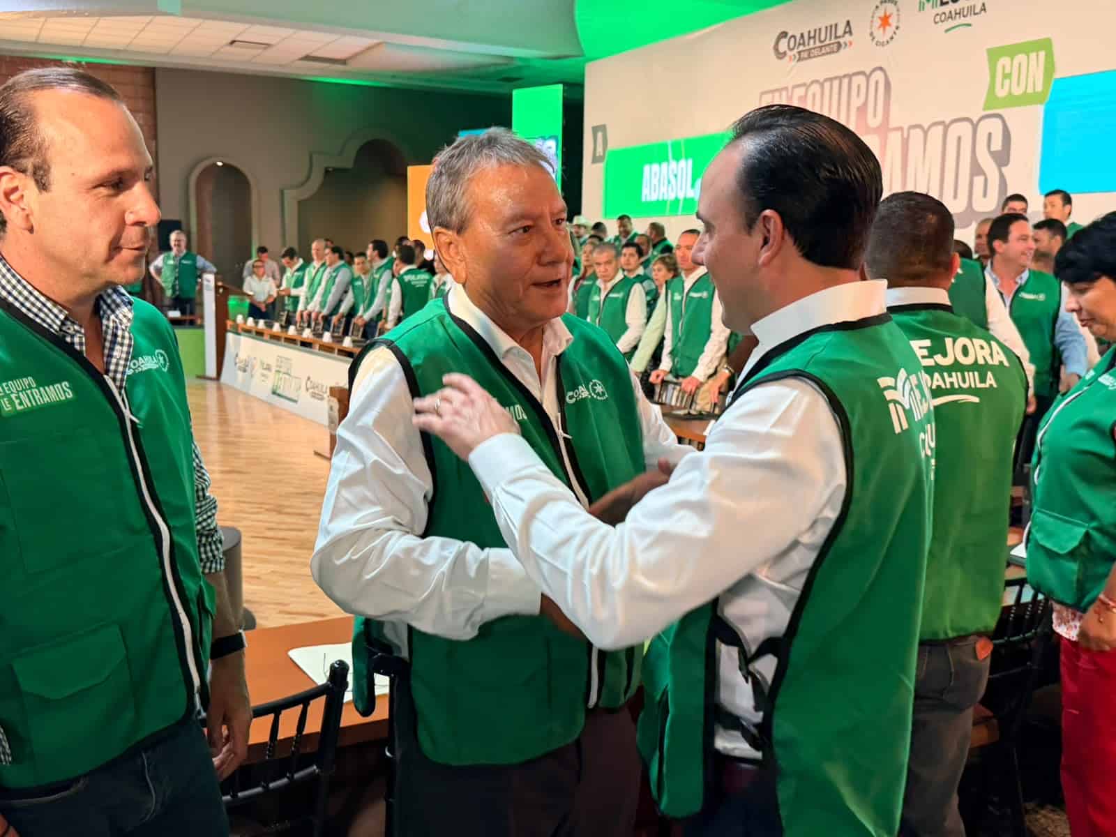 &Oacute;scar R&iacute;os agradece a Manolo Jim&eacute;nez por inversi&oacute;n en San Juan de Sabinas