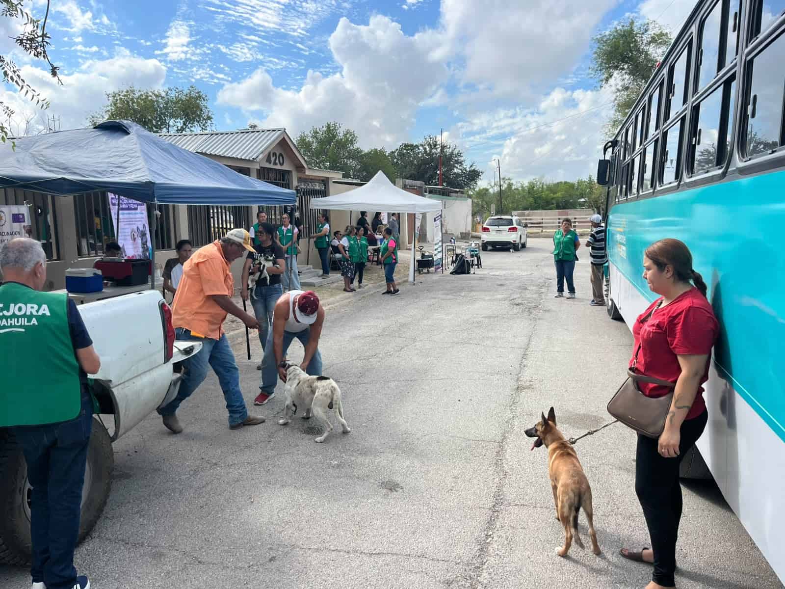 Llevan atenci&oacute;n gratuita para mascotas a la colonia Benito Ju&aacute;rez de Ciudad Acu&ntilde;a