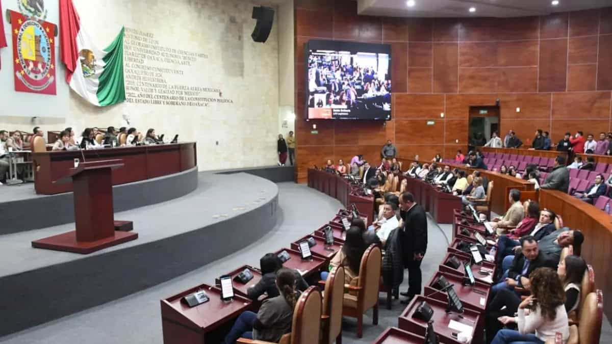 Congreso de Oaxaca aprueba desaparici&oacute;n de poderes en Juchit&aacute;n tras detenci&oacute;n de su alcalde