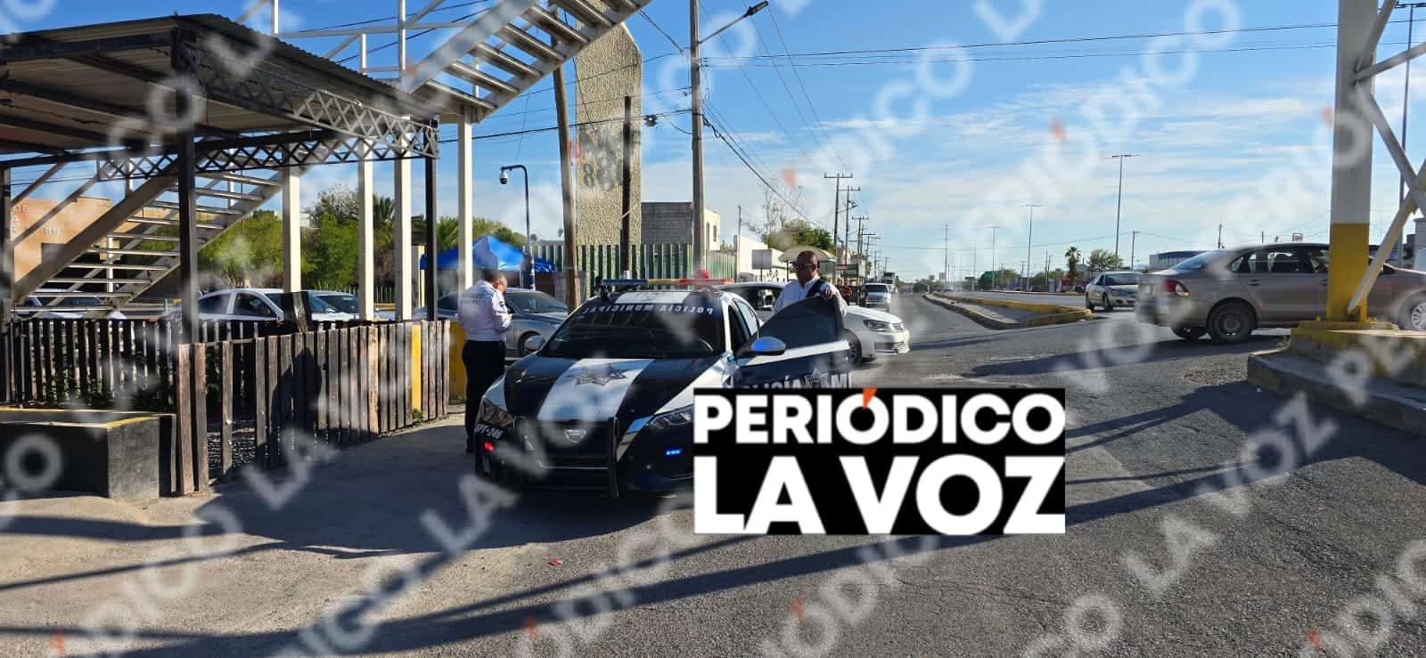 Mujer y ni&ntilde;os resultan lesionados al caer de moto
