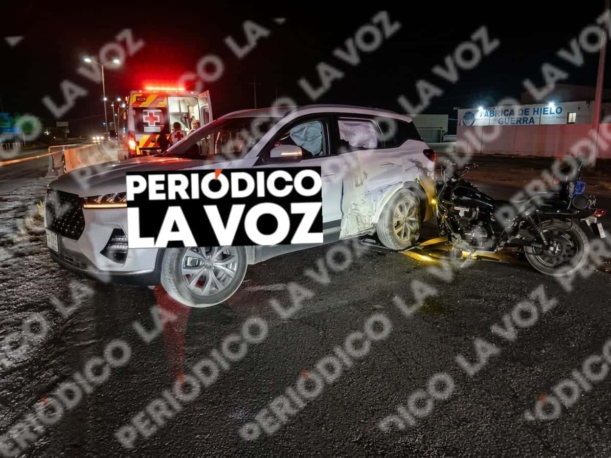Motociclista termina grave tras chocar con camioneta en la carretera 30