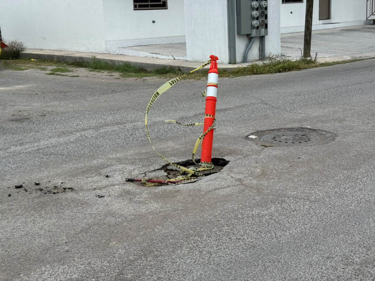 Hundimiento en calle Palau lleva m&aacute;s de dos meses sin atenci&oacute;n