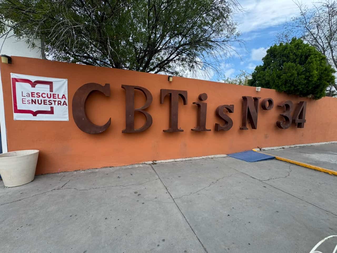 Suspenden a dos alumnos del CBTIS 34 tras pelea difundida en redes