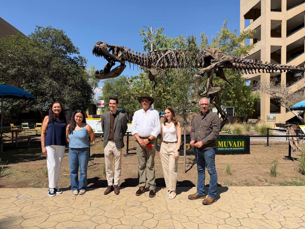 H&eacute;ctor Medrano impulsa la paleontolog&iacute;a en Coahuila con exposici&oacute;n de dinosaurios