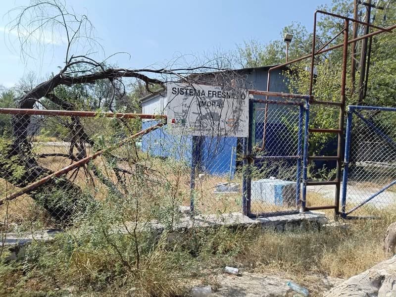 El pozo Sistema Fresnillo Mora, en el ejido Fresnillo, permanece abandonado tras haber sido utilizado por AHMSA.