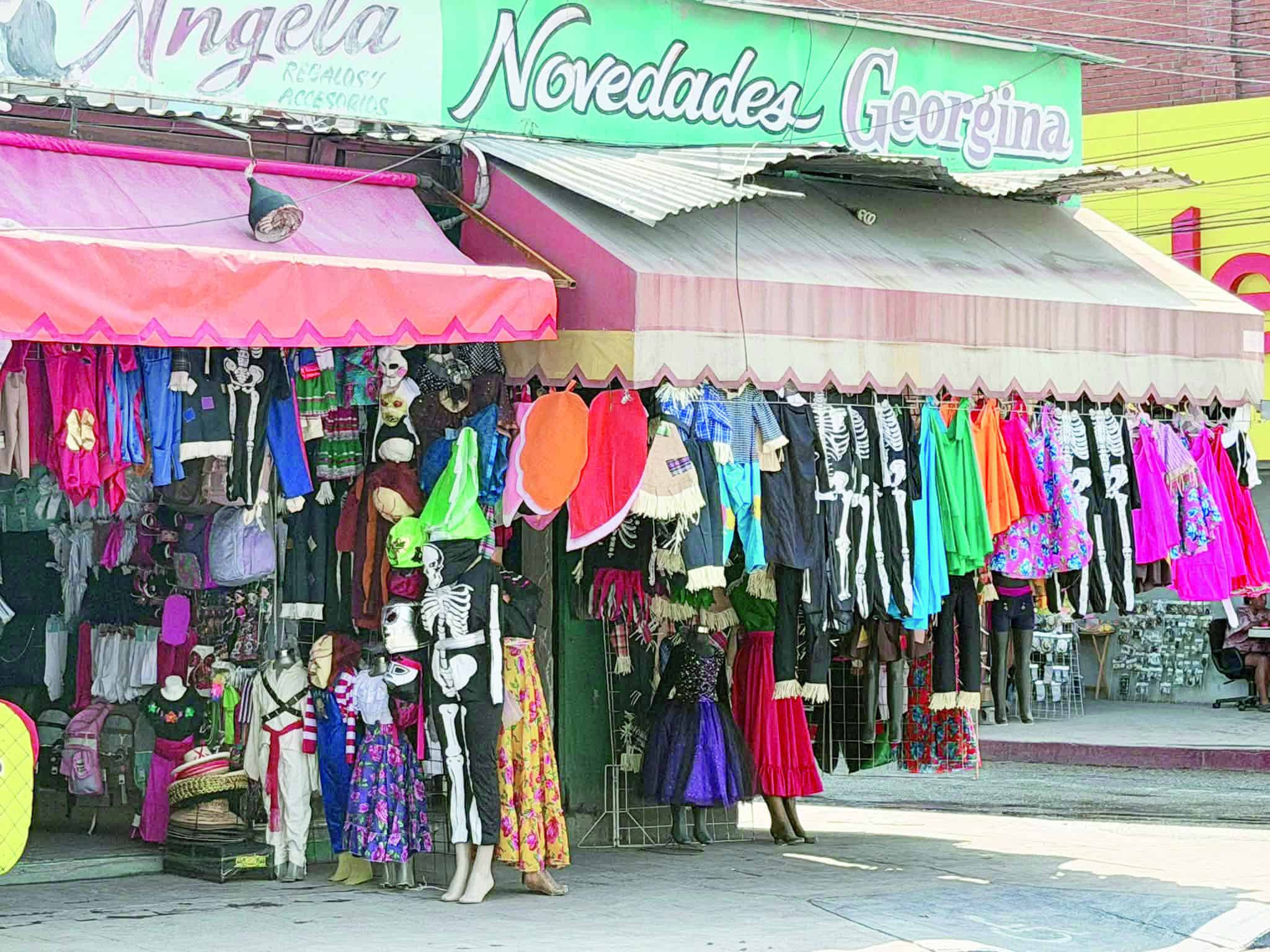 Comercios de Monclova se preparan para Halloween con decoraciones