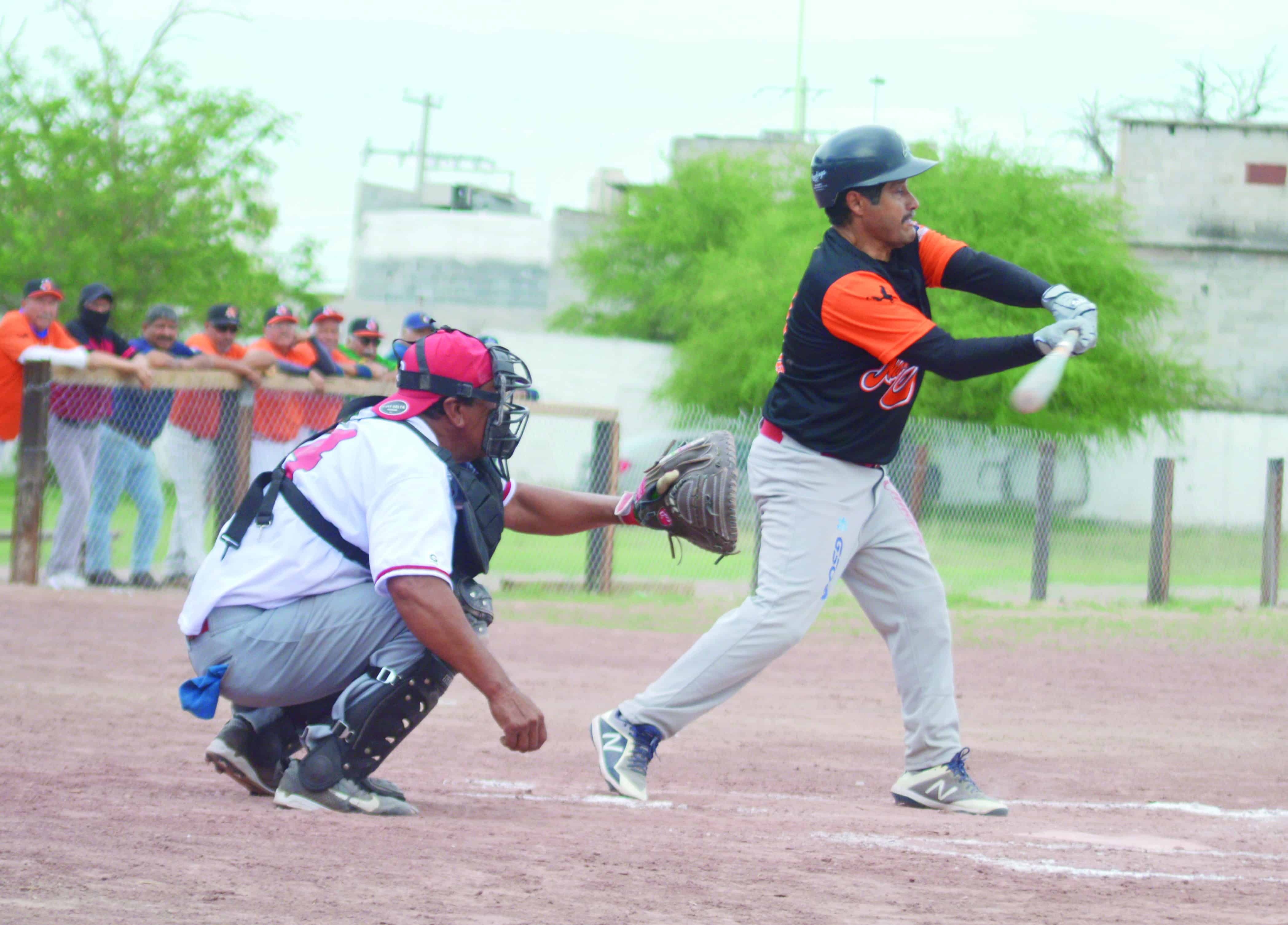Rojos de Bellavista arrasan con Naranjeros en el Parque Ferrocarrilero
