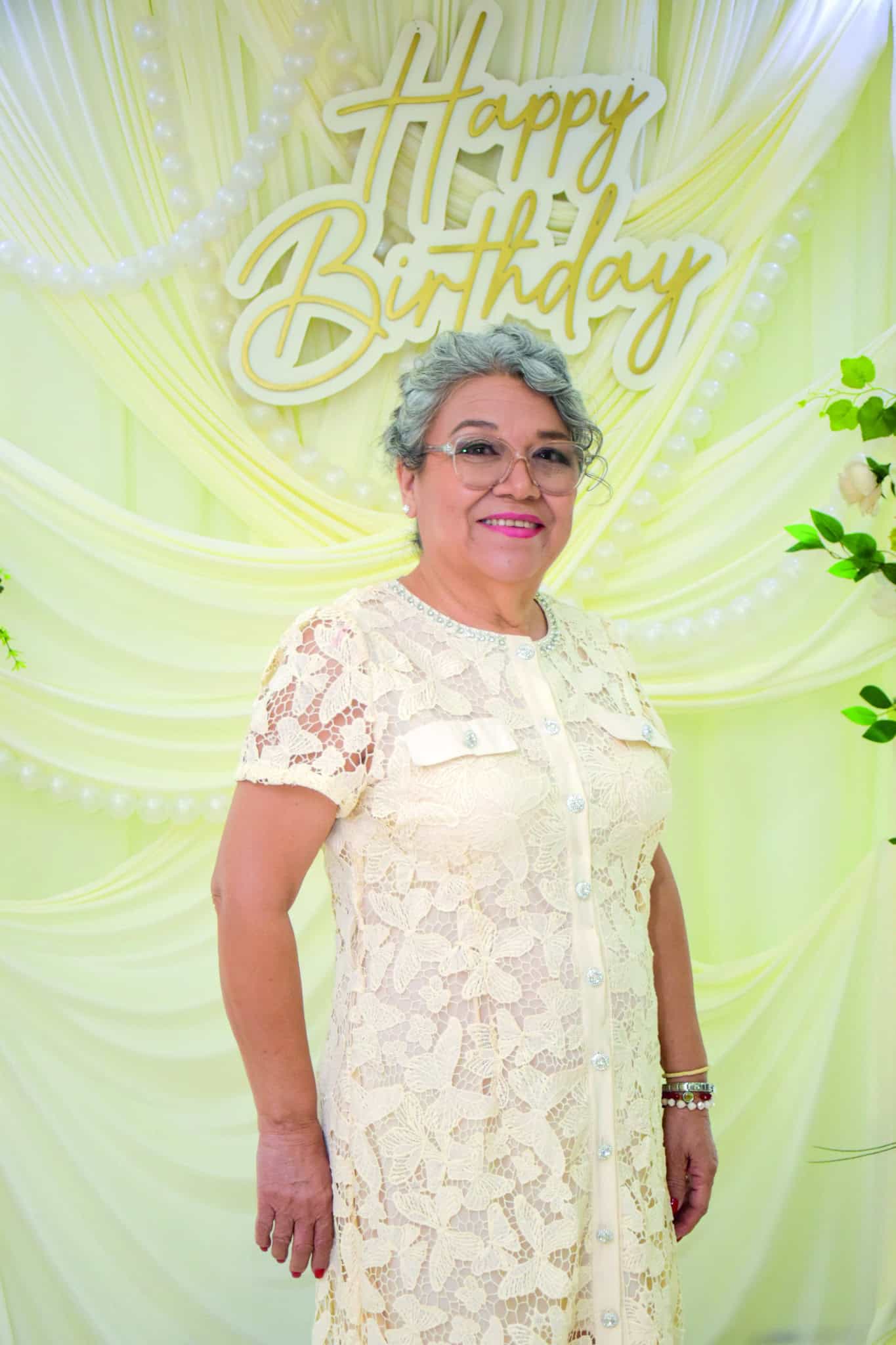 Familia y amigos festejan el cumplea&ntilde;os 63 de Mar&iacute;a Teresa Flores