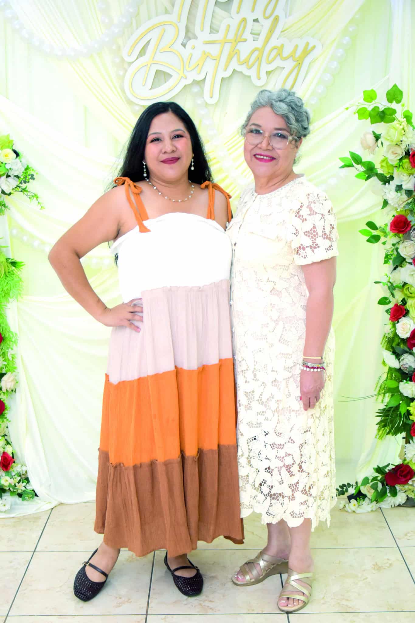 Familia y amigos festejan el cumplea&ntilde;os 63 de Mar&iacute;a Teresa Flores
