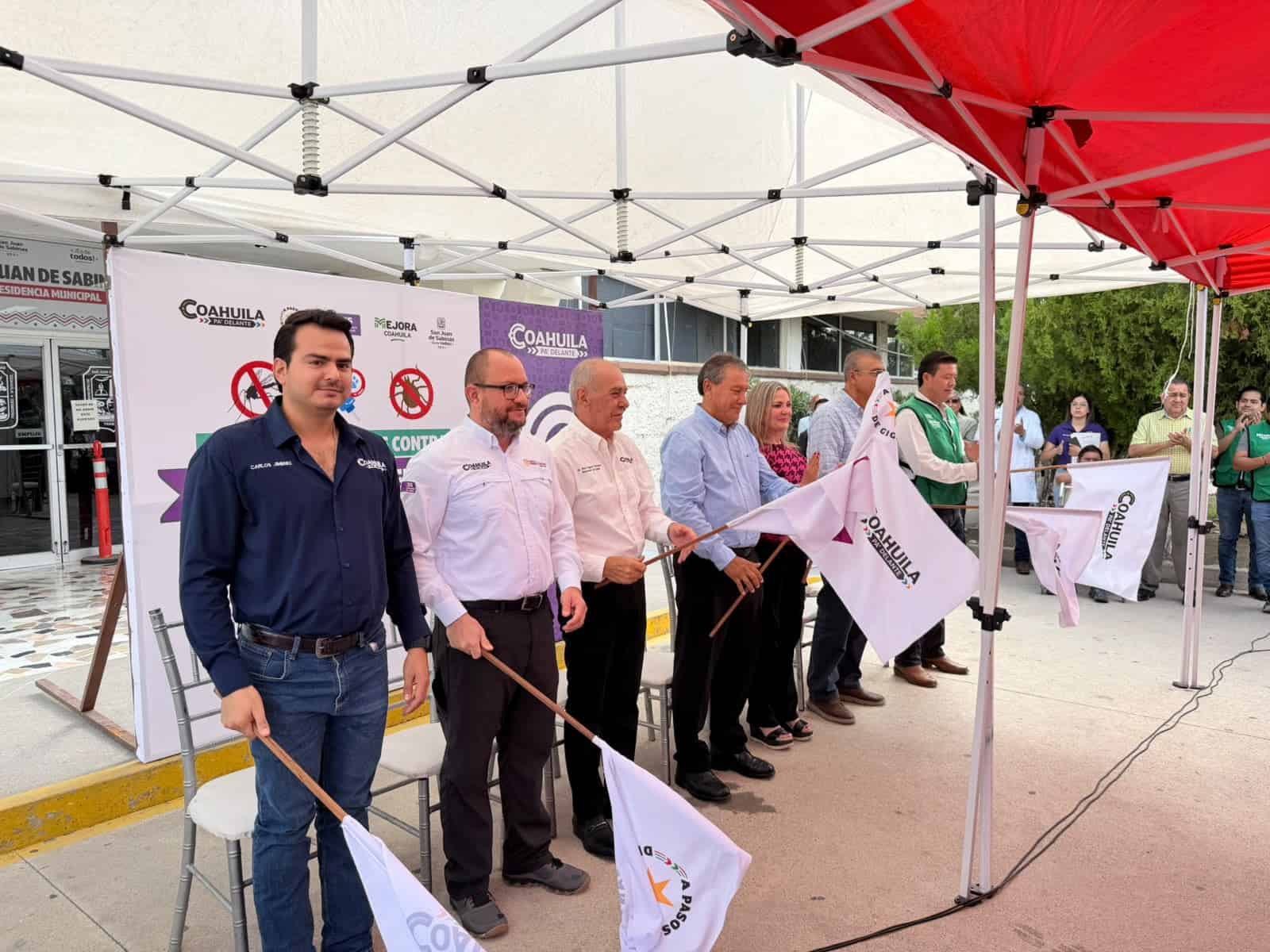 Eliud Aguirre lanza campa&ntilde;a contra mosquitos en Nueva Rosita