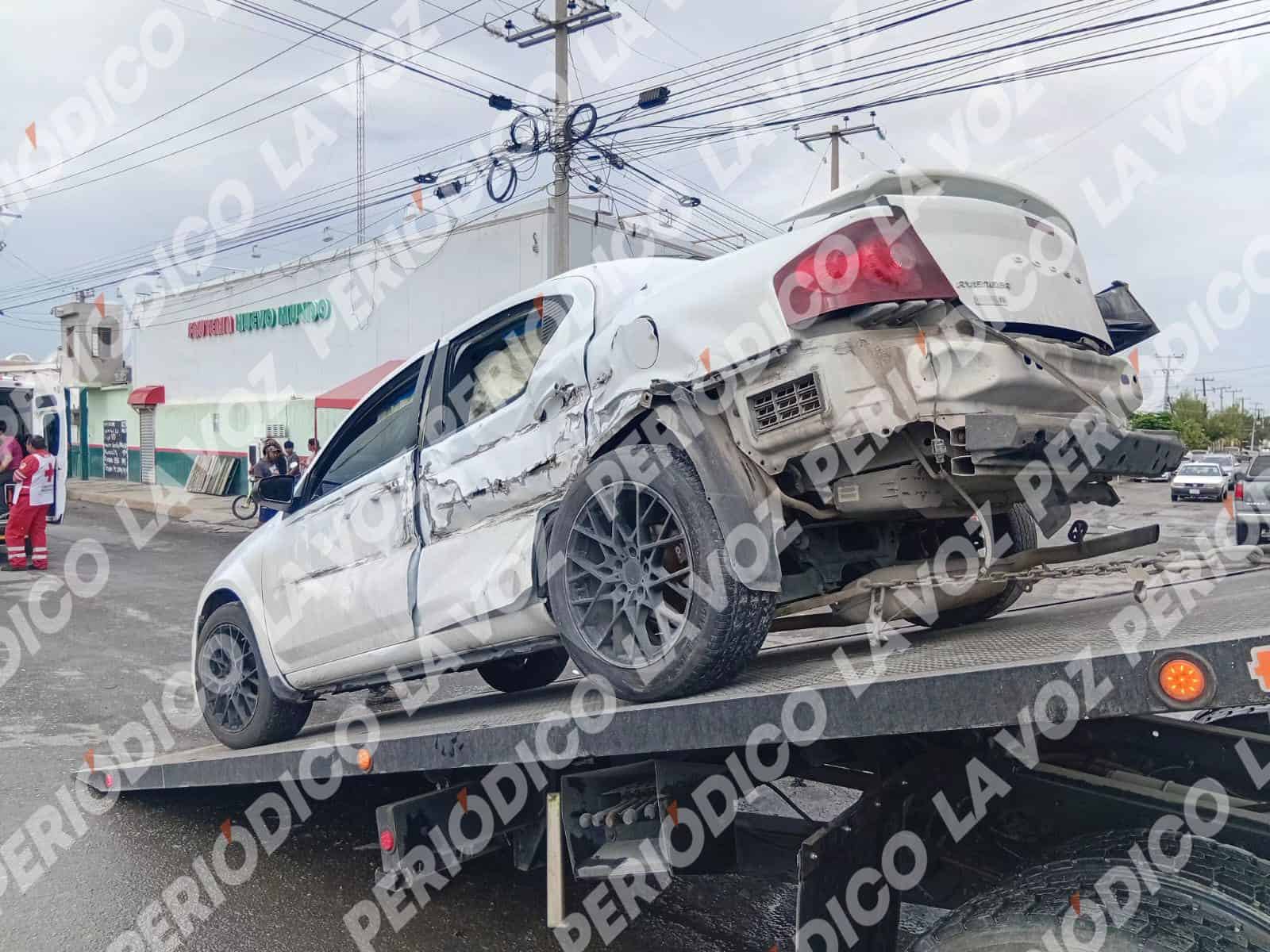Trailero &acute;arremanga&acute; auto en la 30