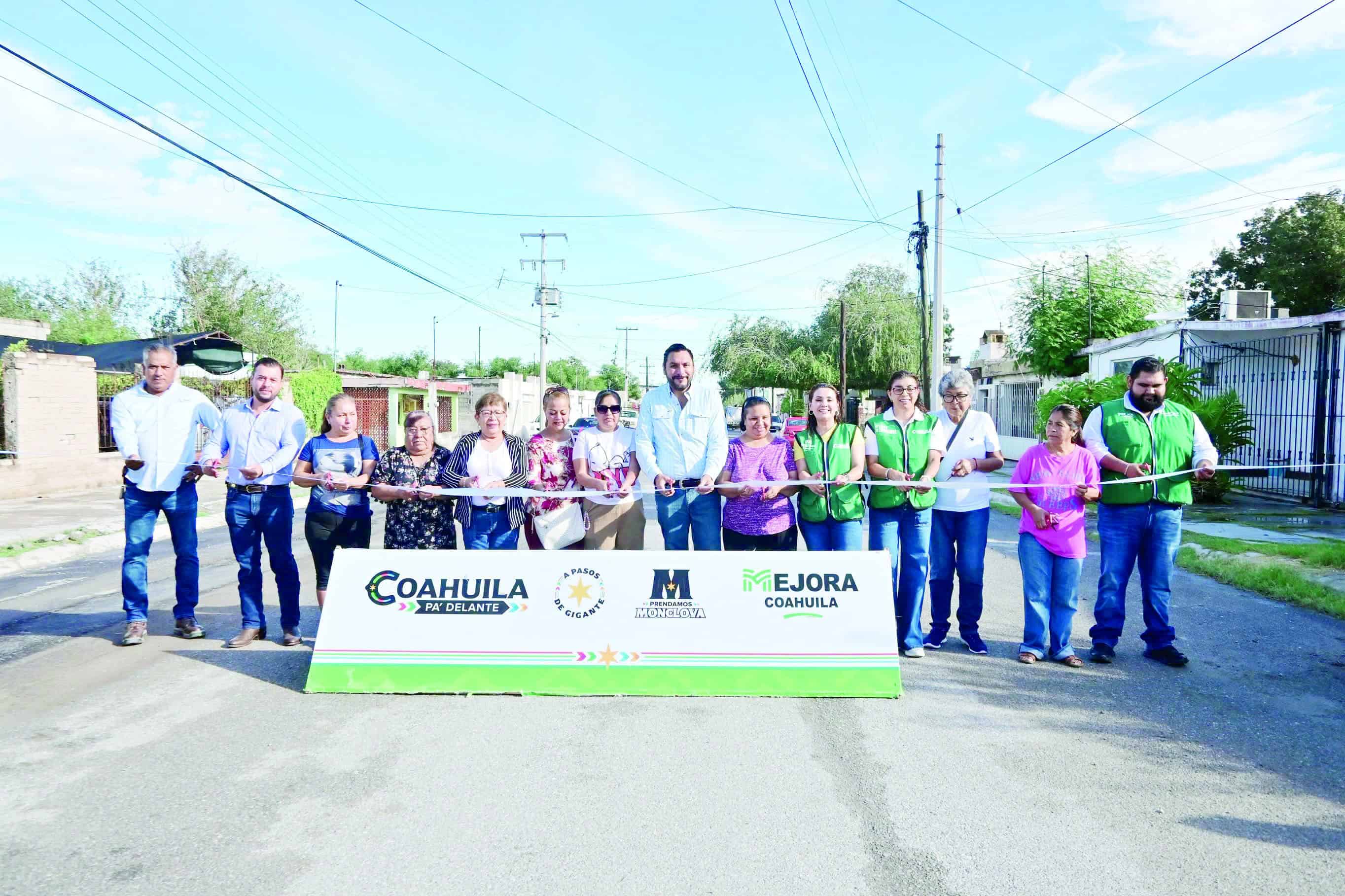 Carlos Villarreal P&eacute;rez supervisa obras de pavimentaci&oacute;n en Monclova
