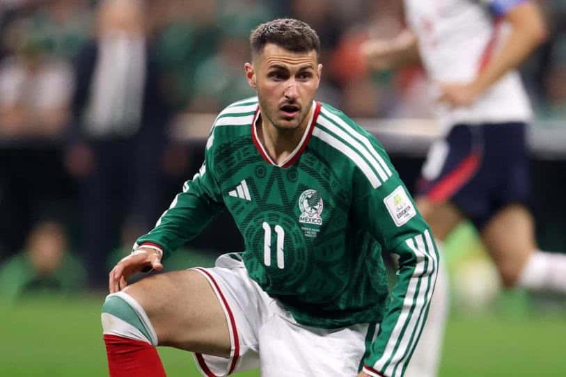 Santiago Gim&eacute;nez enfrenta crisis en el AC Milan y la Selecci&oacute;n Mexicana