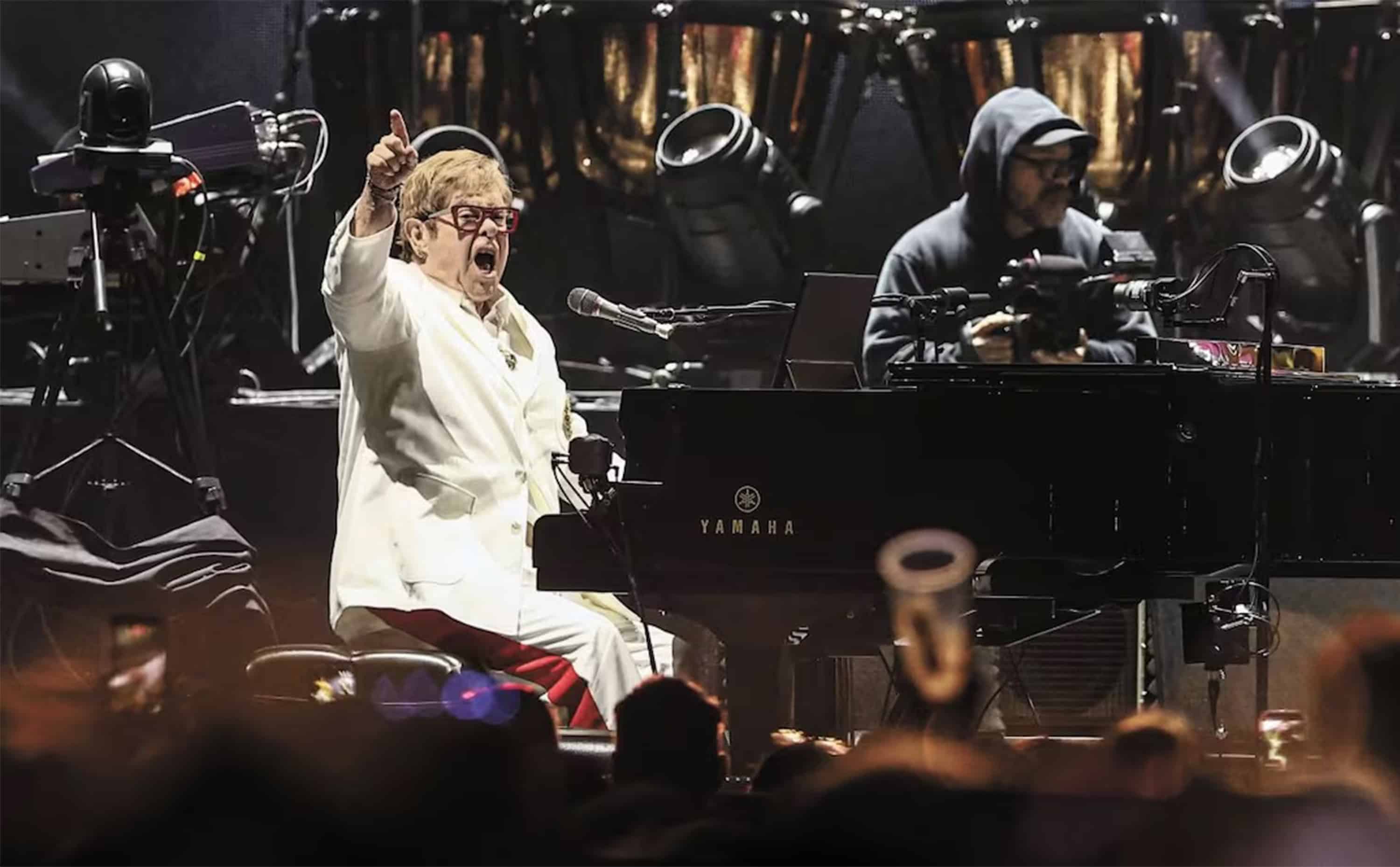 Elton John regresa a M&eacute;xico con concierto cargado de nostalgia y celebraci&oacute;n