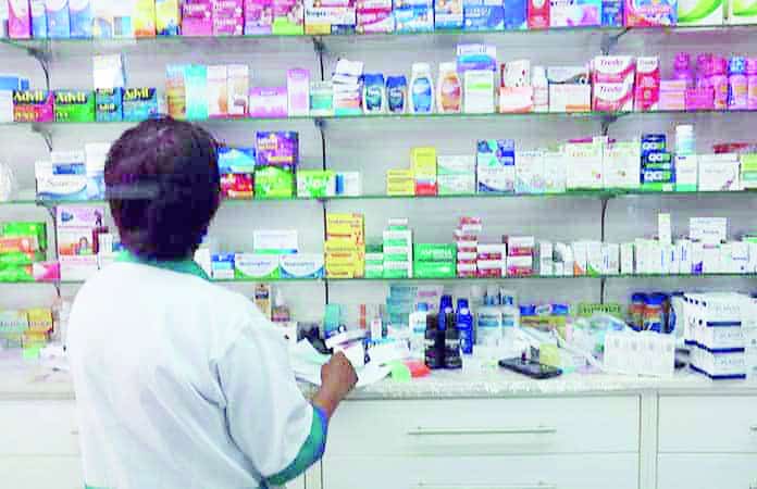 Revisi&oacute;n de medicamentos en farmacias tras alerta de Cofepris
