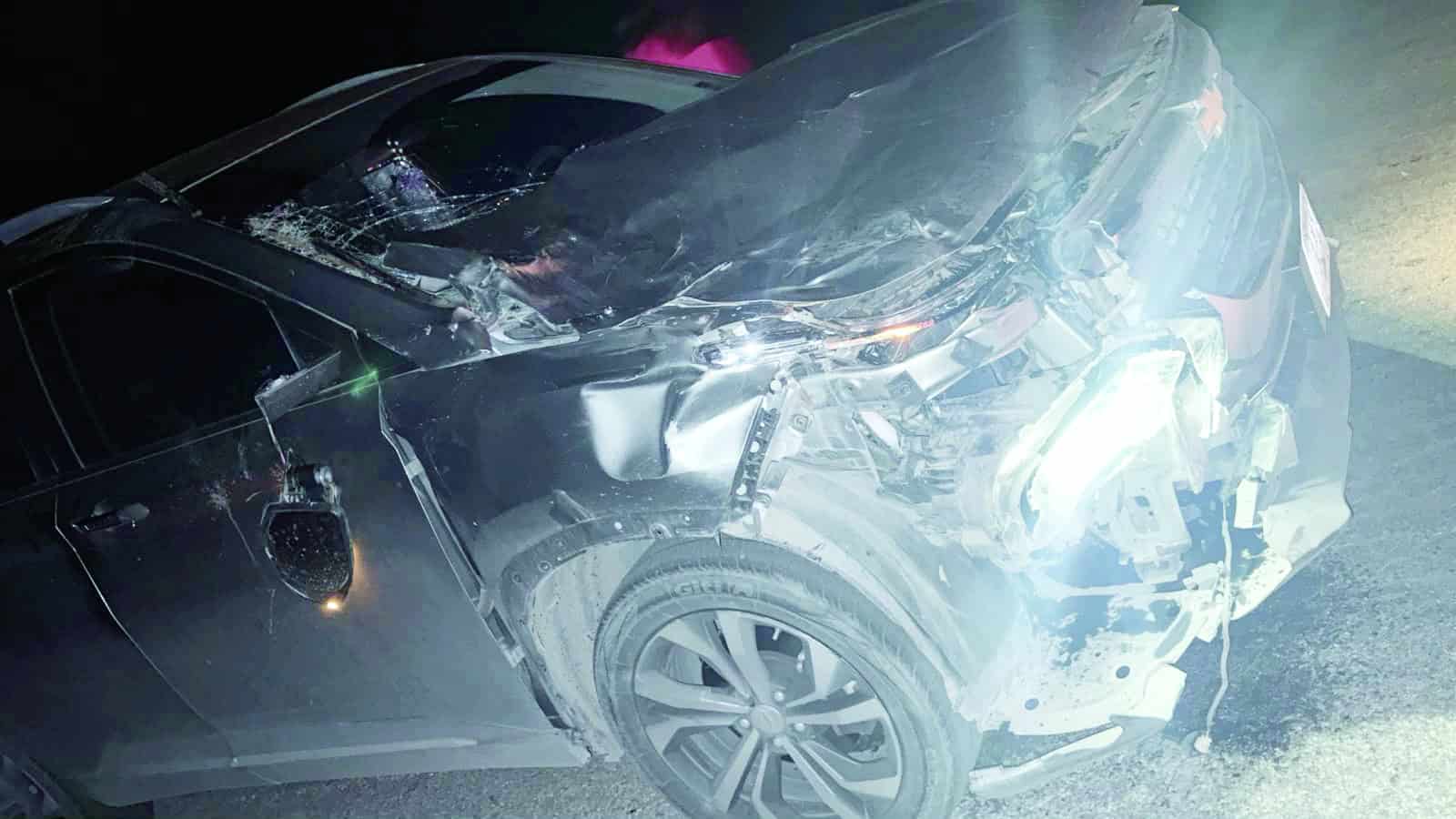 Mujer choca su Chevrolet Captiva contra un semoviente en M&uacute;zquiz