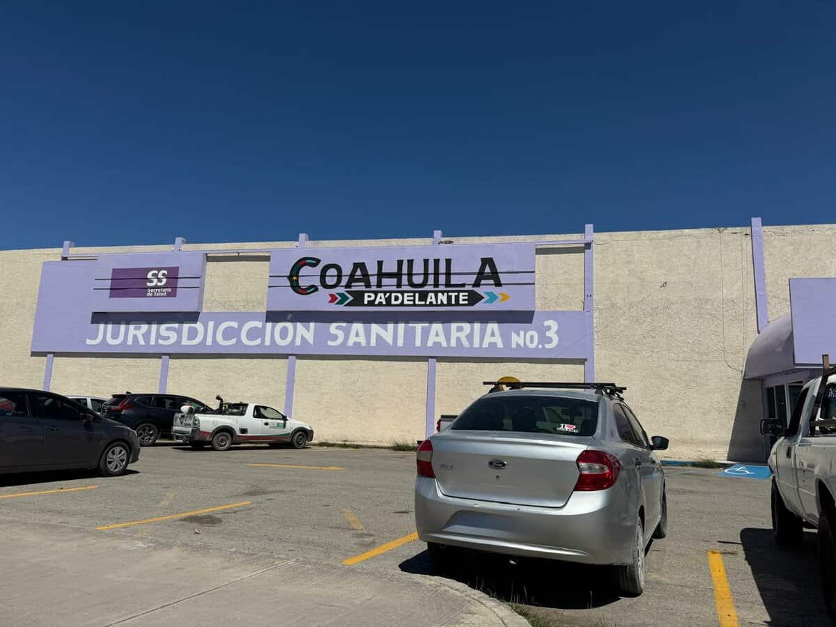 Brigada de salud gratuita en Sabinas: Carlos Jim&eacute;nez Villarreal atiende a la comunidad
